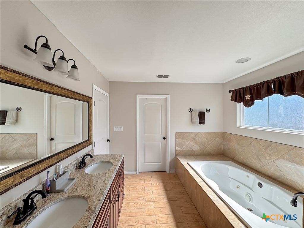 497 Farhills Drive Property Photo 13