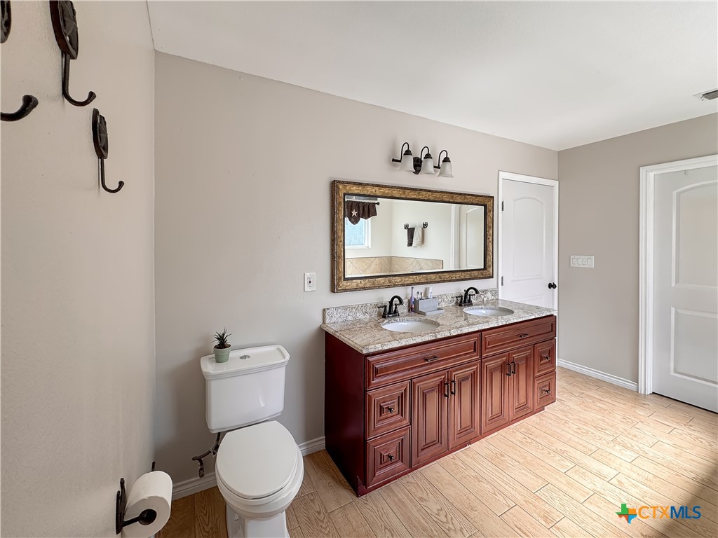 497 Farhills Drive Property Photo 14