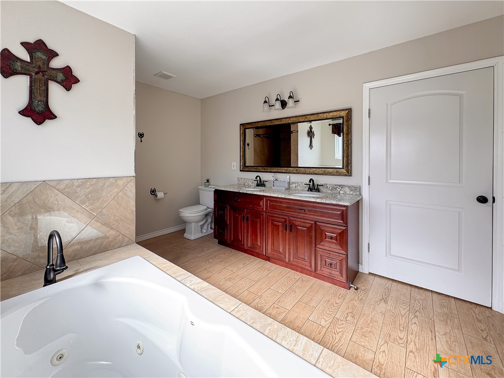 497 Farhills Drive Property Photo 15