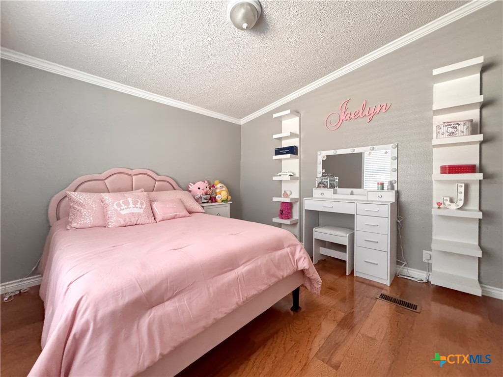 497 Farhills Drive Property Photo 30