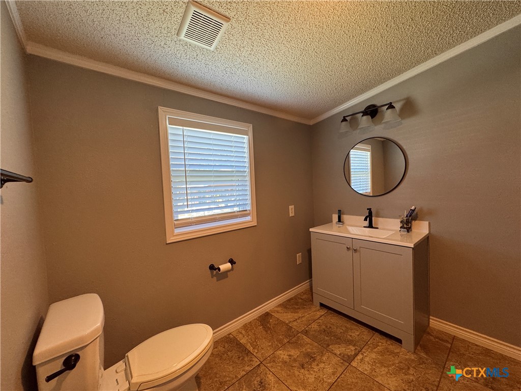 497 Farhills Drive Property Photo 33