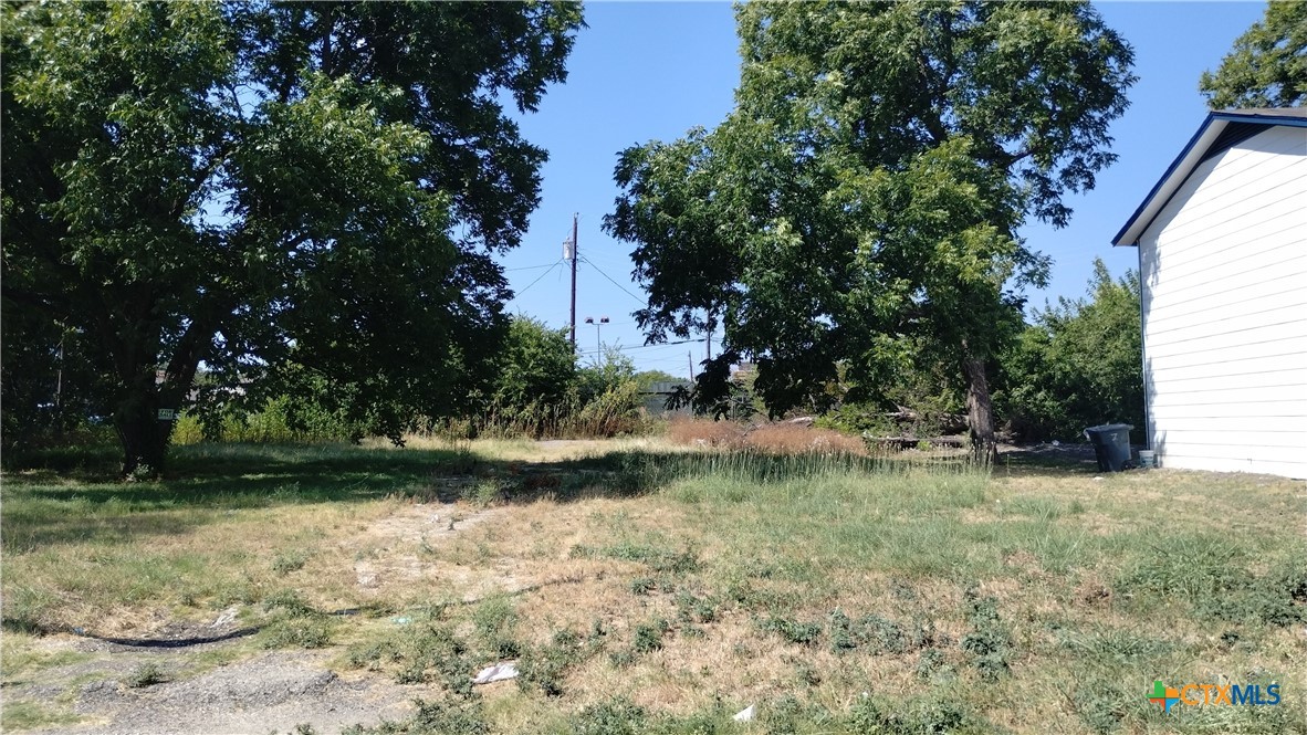 805 W Avenue I Property Photo 1