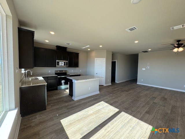 927 James Parker Circle Property Photo 4
