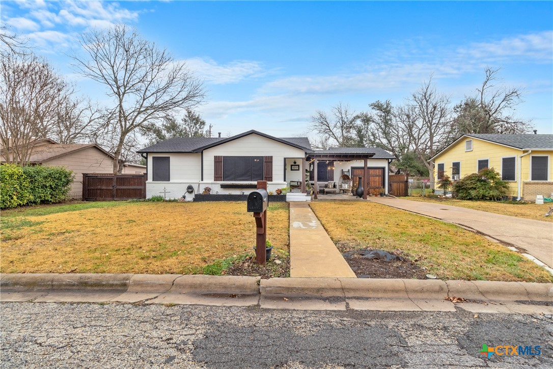 1011 Gilmore Street Property Photo 2