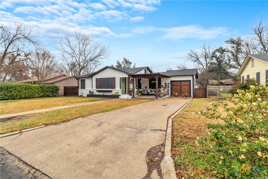 1011 Gilmore Street Property Photo 4