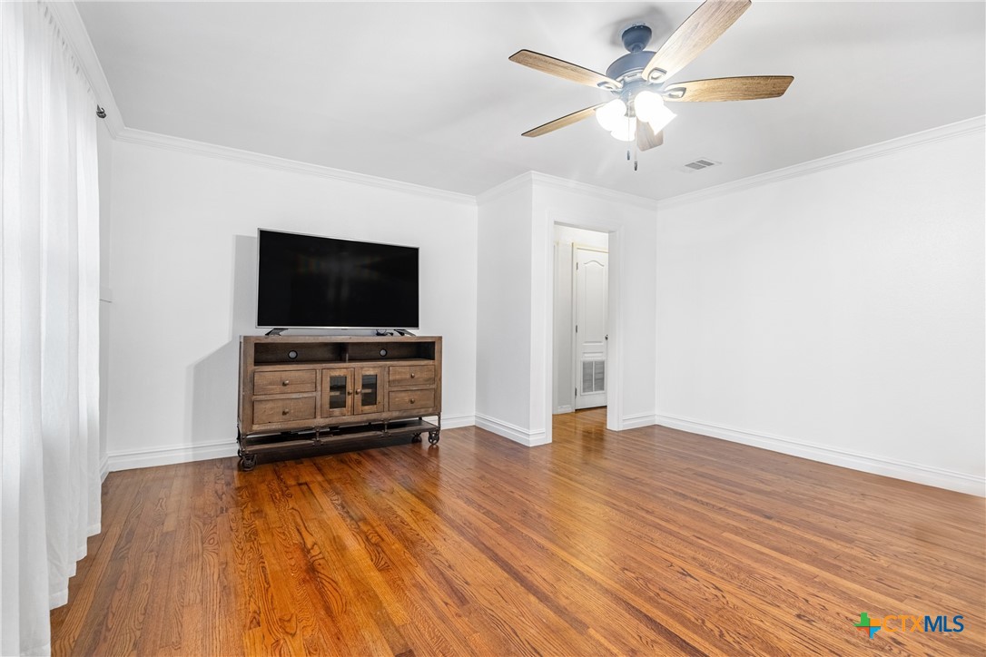 1011 Gilmore Street Property Photo 11