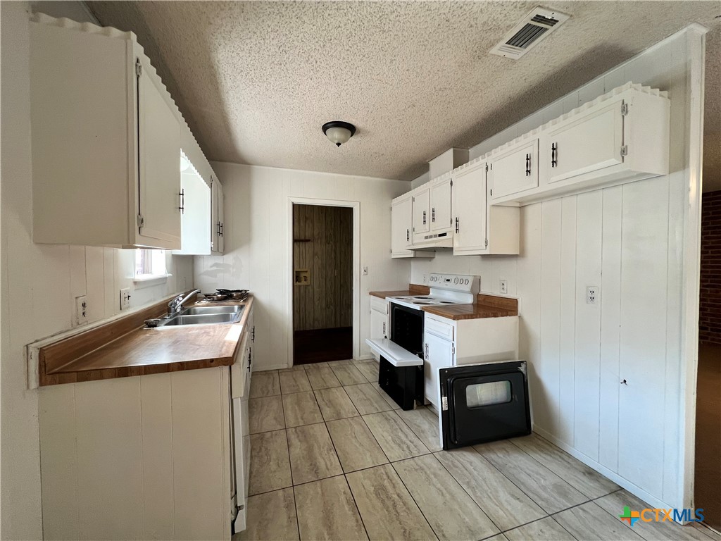 207 Redbud A Property Photo 5