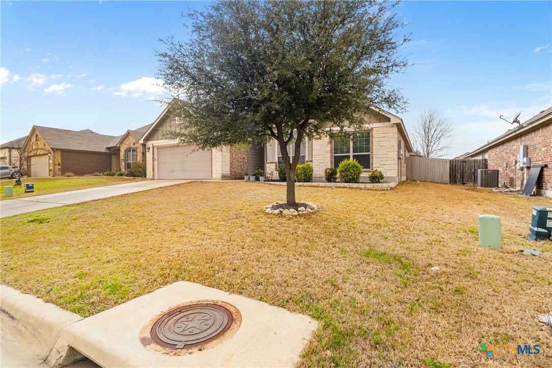 1310 Neuberry Cliffe Property Photo 3