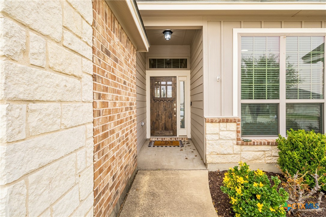 1310 Neuberry Cliffe Property Photo 4