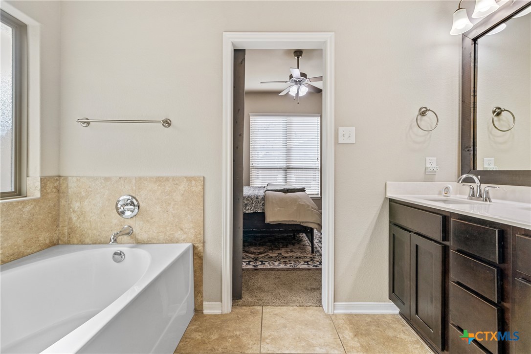 1310 Neuberry Cliffe Property Photo 21