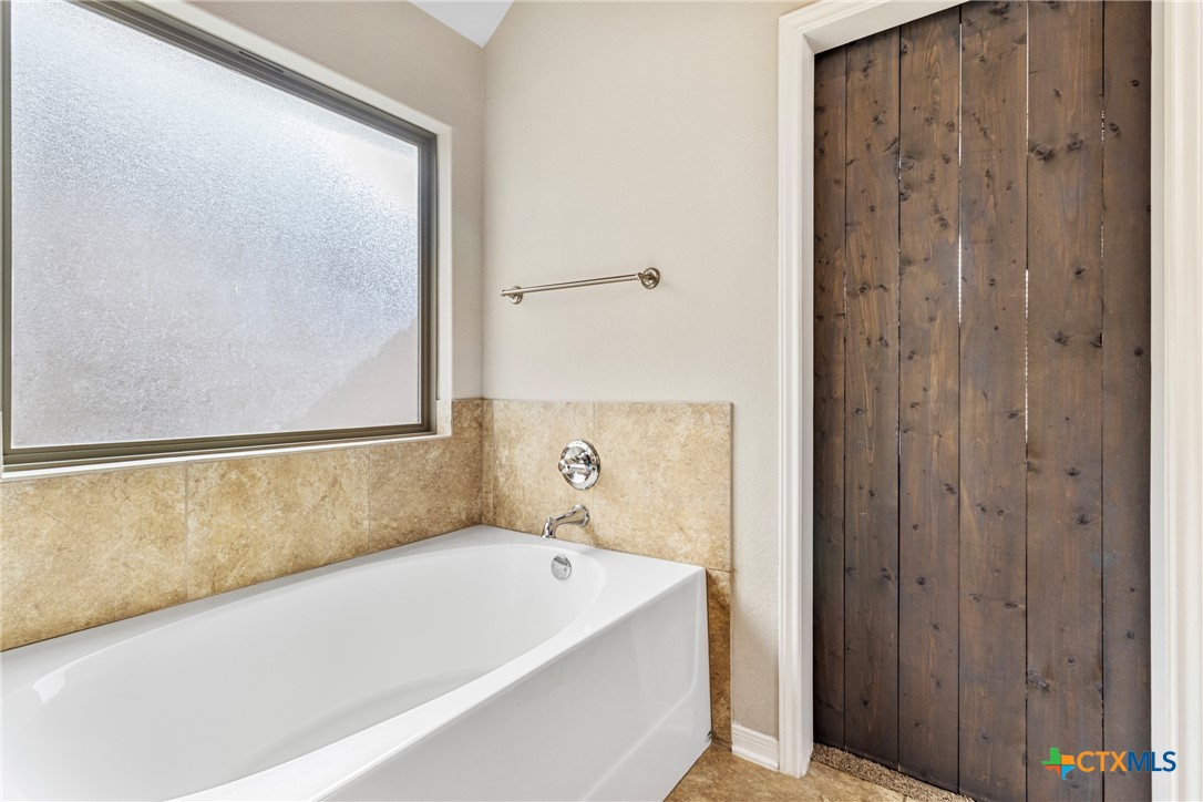 1310 Neuberry Cliffe Property Photo 22