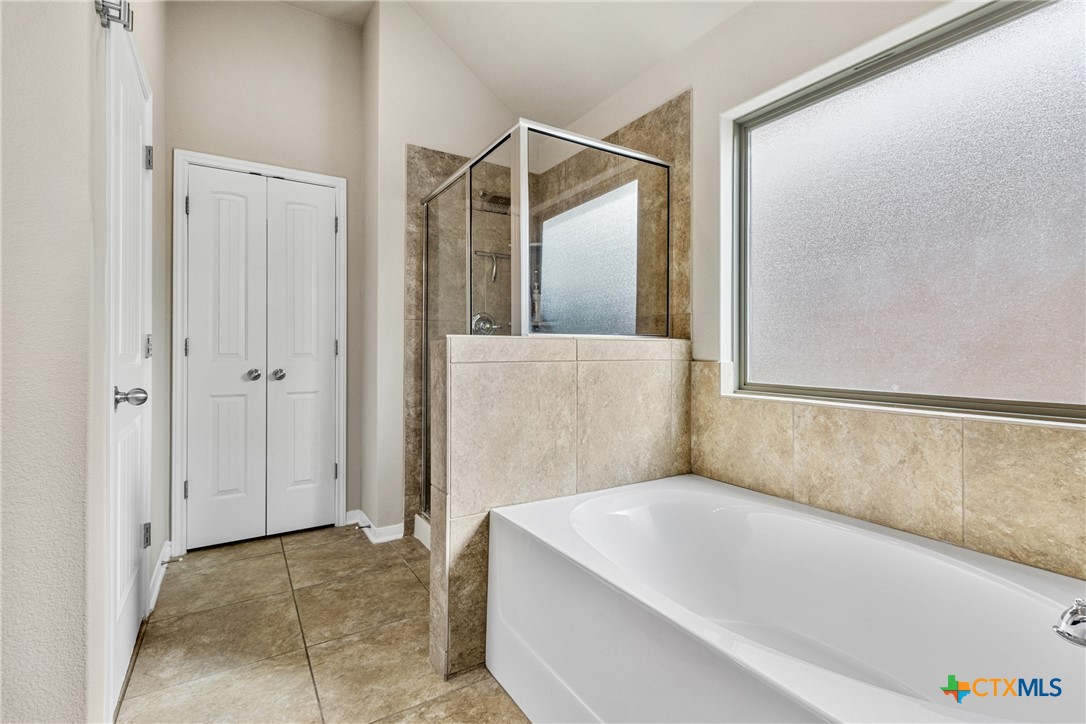 1310 Neuberry Cliffe Property Photo 23
