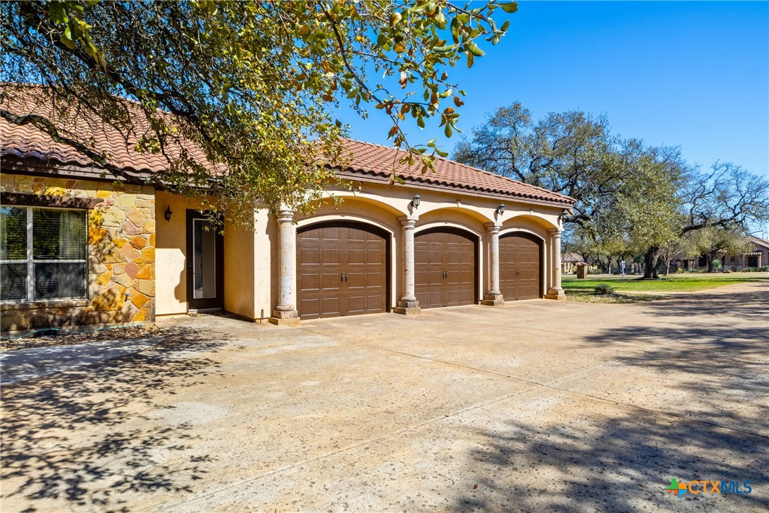 220 Gabriel Woods Drive Property Photo 33