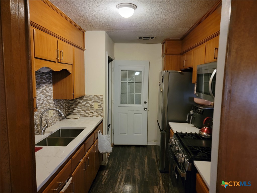 1802 Muir Drive Property Photo 6