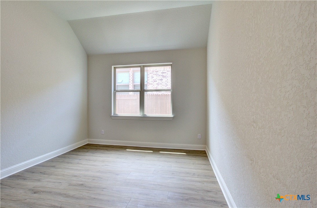 2048 Stephanie Avenue Property Photo 2