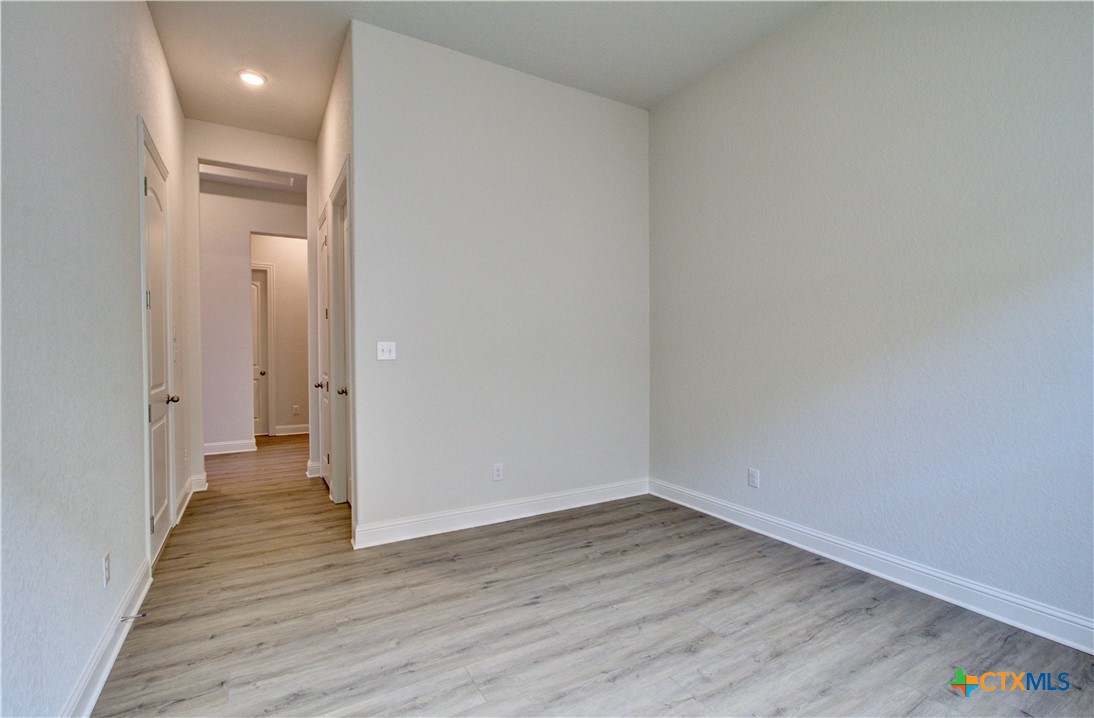 2048 Stephanie Avenue Property Photo 3