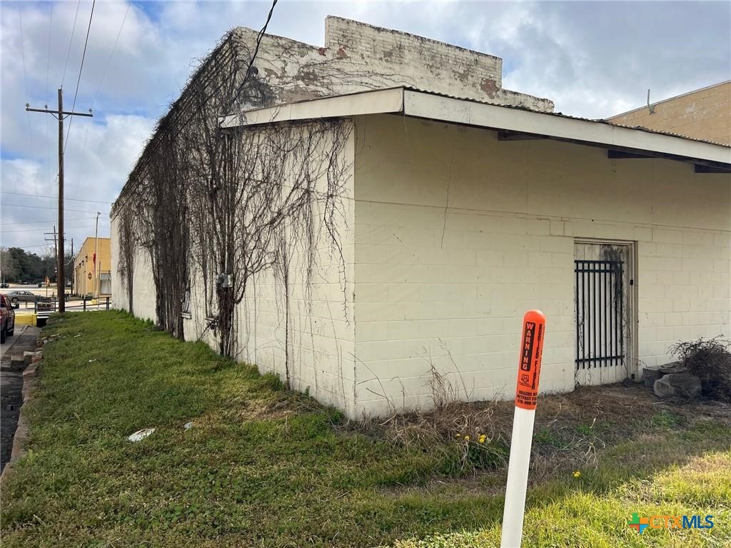 501 S Main Highway Property Photo 3