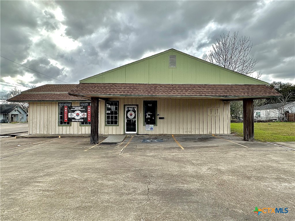 901 N Ben Jordan Street Property Photo