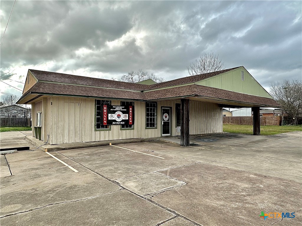 901 N Ben Jordan Street Property Photo 2