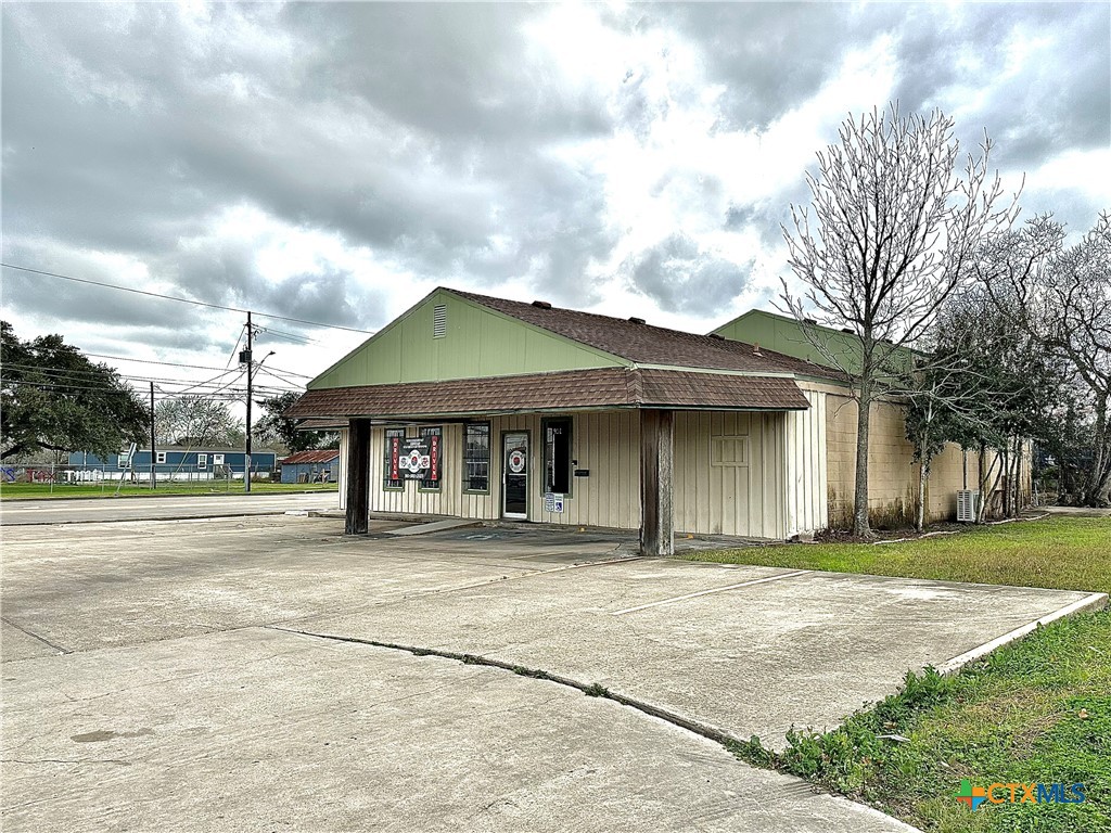901 N Ben Jordan Street Property Photo 4