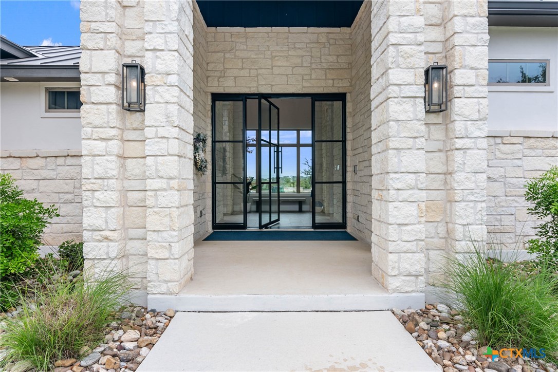 815 Brand Road Property Photo 2
