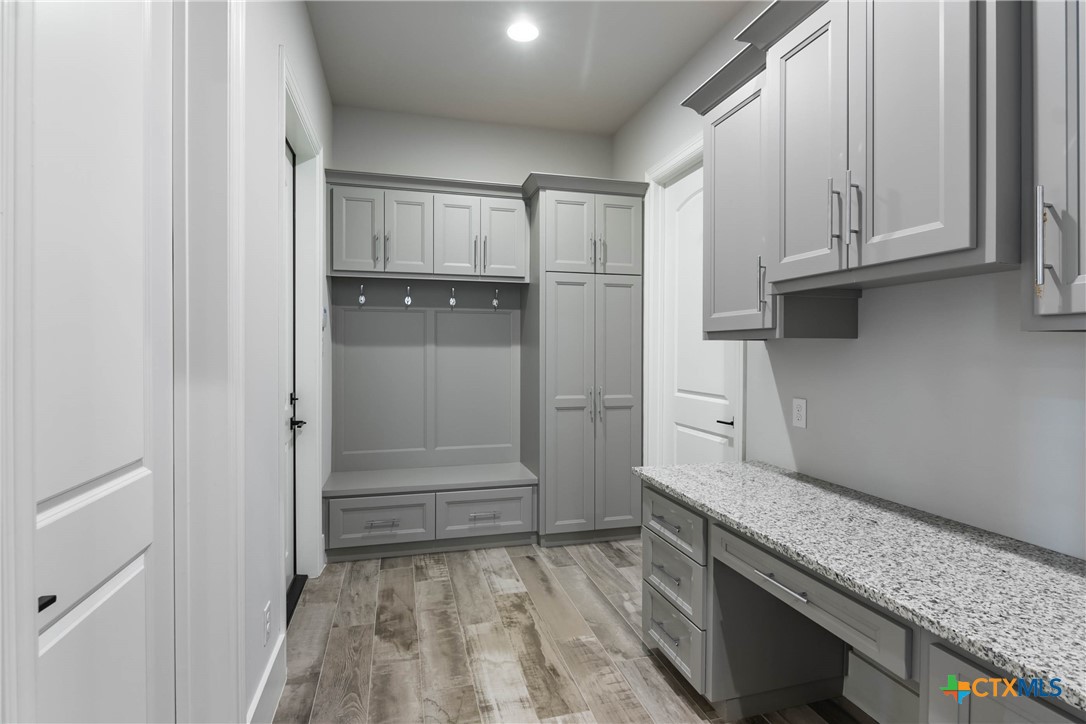 815 Brand Road Property Photo 19