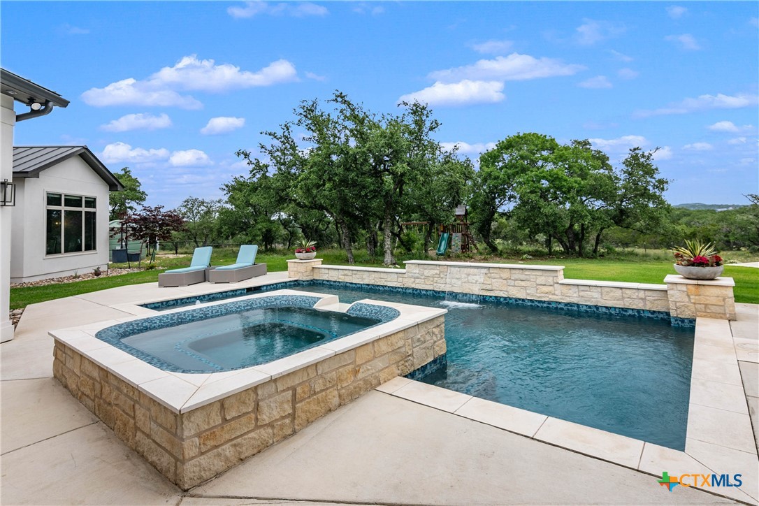 815 Brand Road Property Photo 26