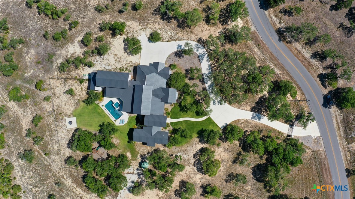 815 Brand Road Property Photo 33