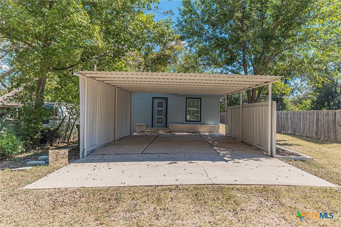 316 S Austin Street Property Photo 3