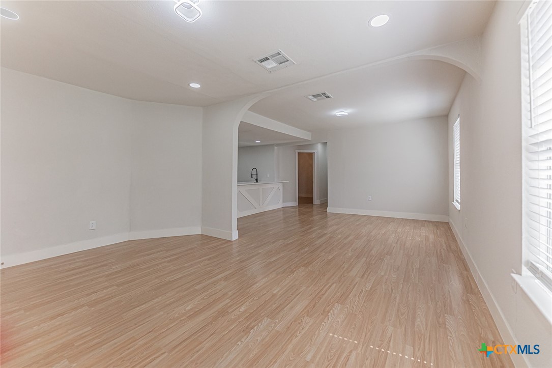 316 S Austin Street Property Photo 5