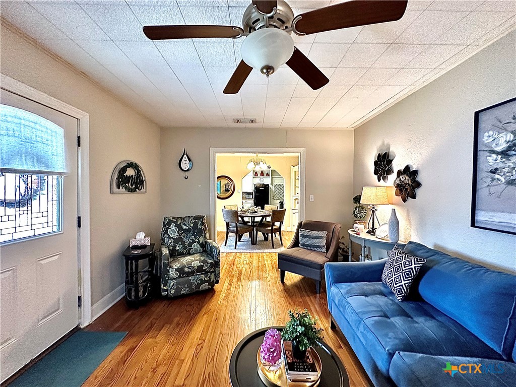 1401 E Loma Vista Avenue Property Photo 6