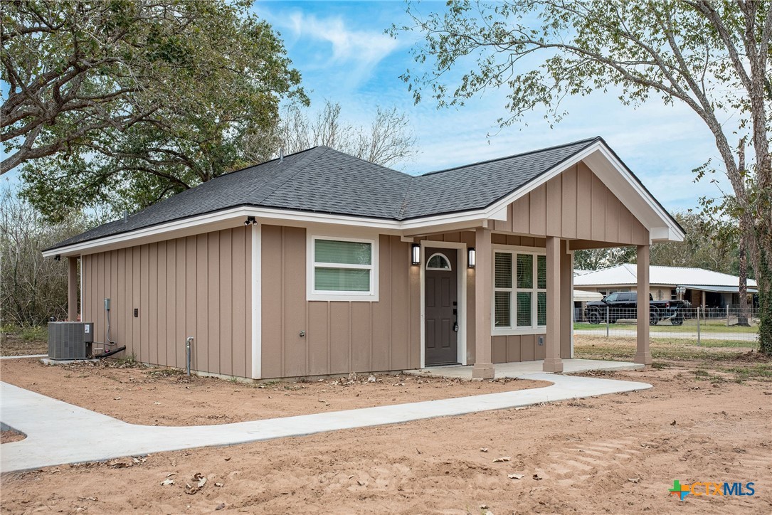 548 Pecan Property Photo 2