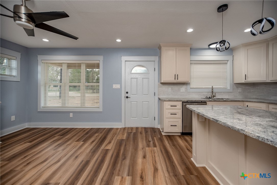 548 Pecan Property Photo 3