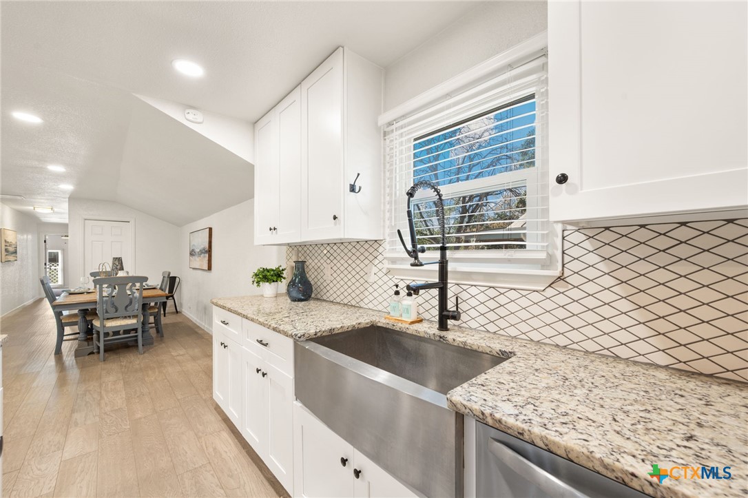 1428 Lee Street Property Photo 2