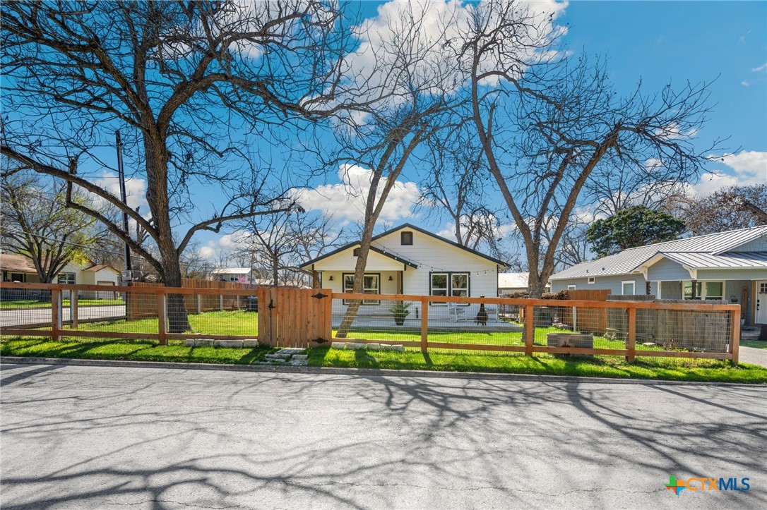 1428 Lee Street Property Photo 3