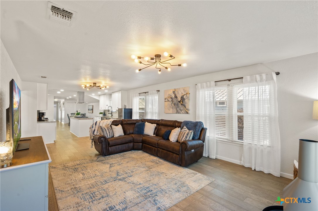 1428 Lee Street Property Photo 7