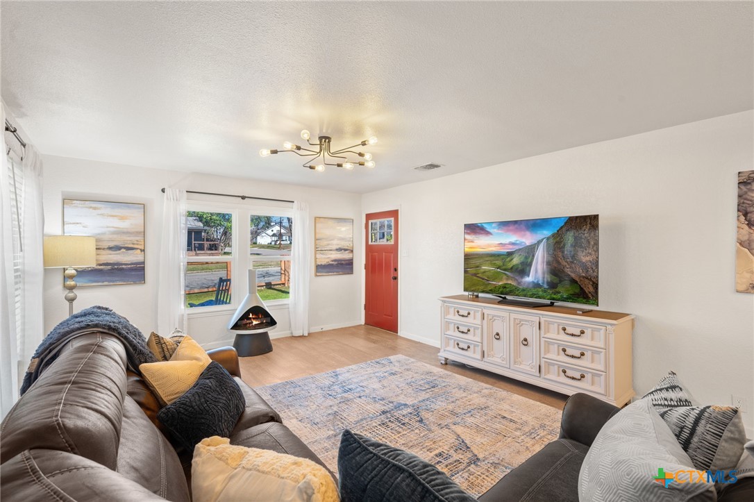 1428 Lee Street Property Photo 7