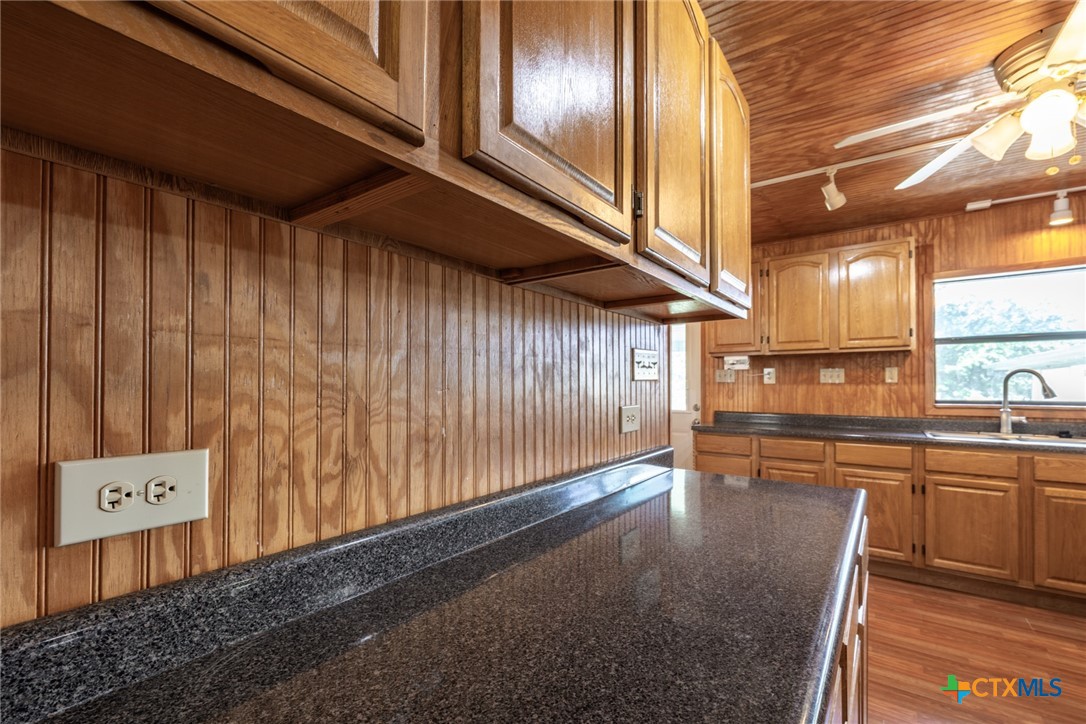 1724 Hickston Street Property Photo 6