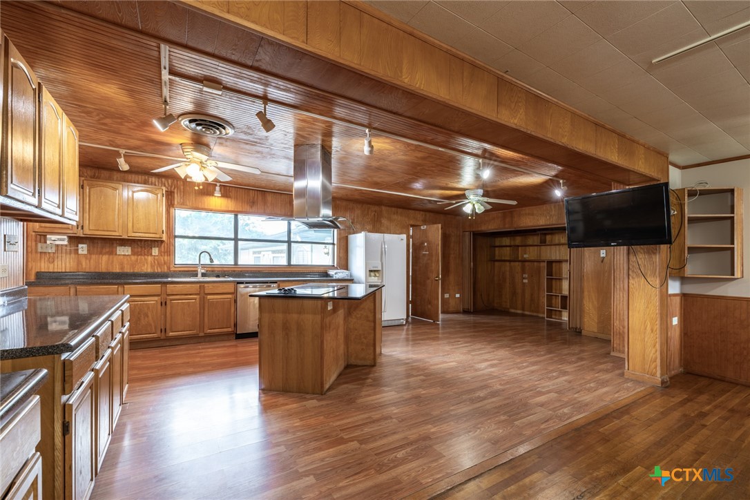 1724 Hickston Street Property Photo 9