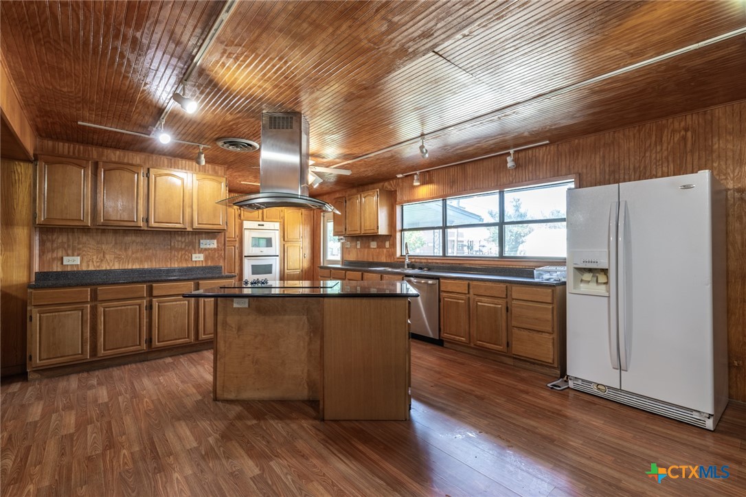 1724 Hickston Street Property Photo 11
