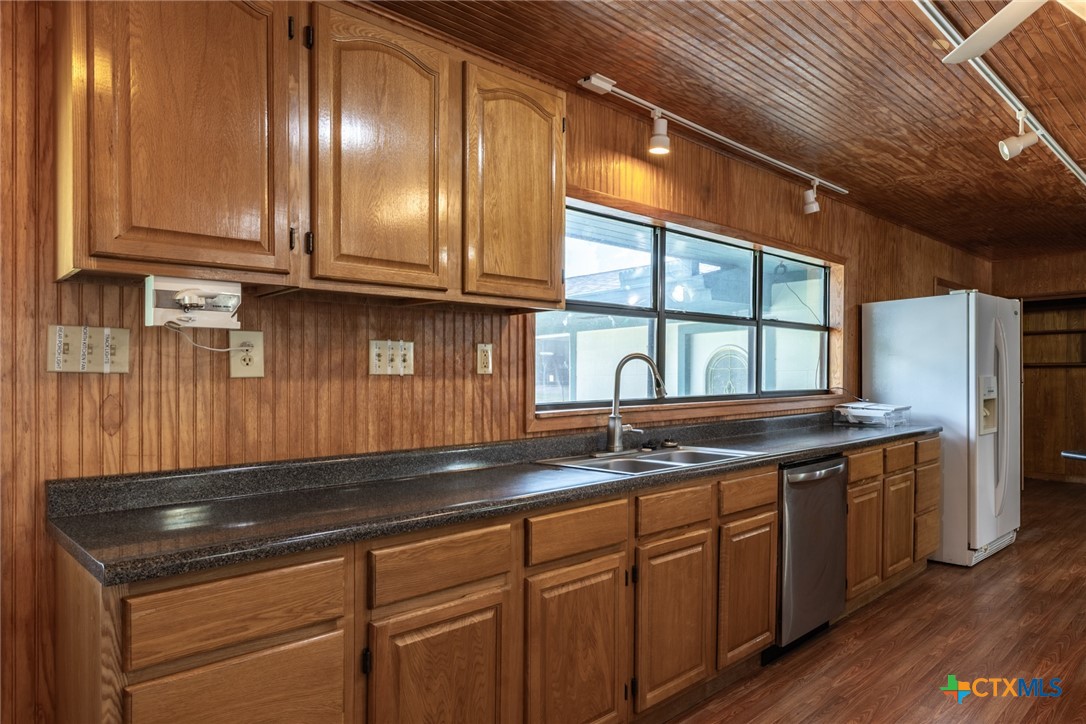 1724 Hickston Street Property Photo 12