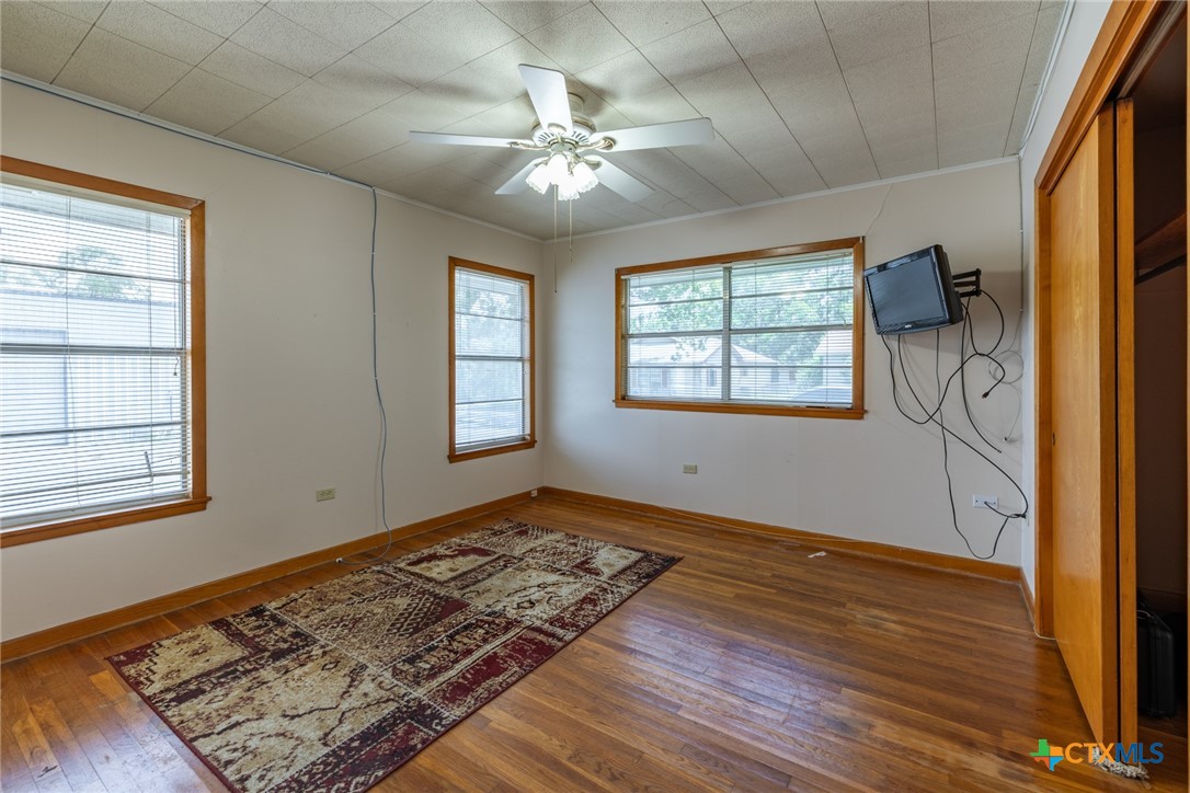 1724 Hickston Street Property Photo 15