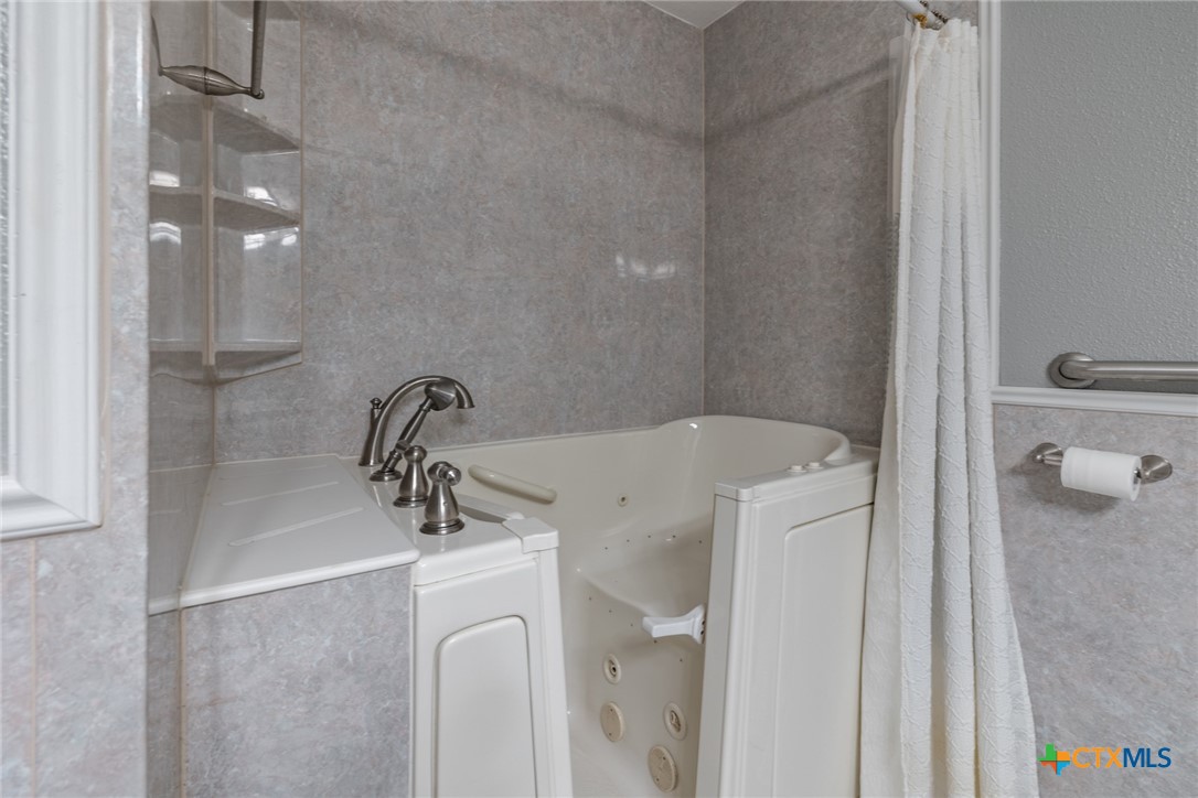 1724 Hickston Street Property Photo 16