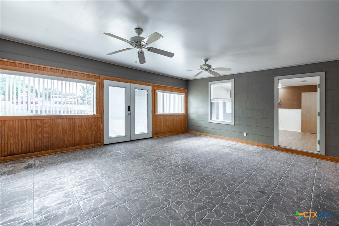 1724 Hickston Street Property Photo 24