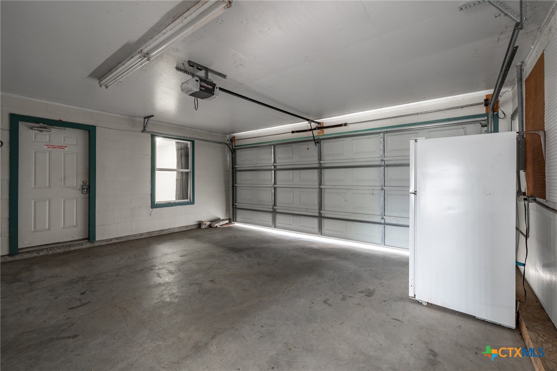 1724 Hickston Street Property Photo 31