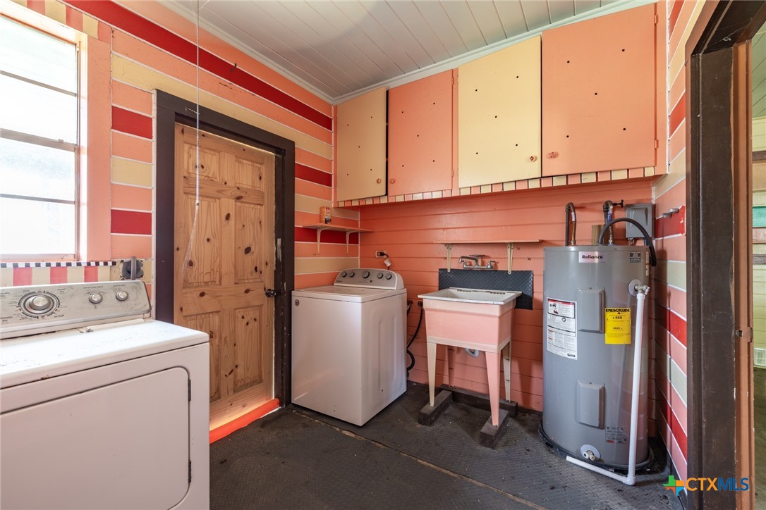 1724 Hickston Street Property Photo 32