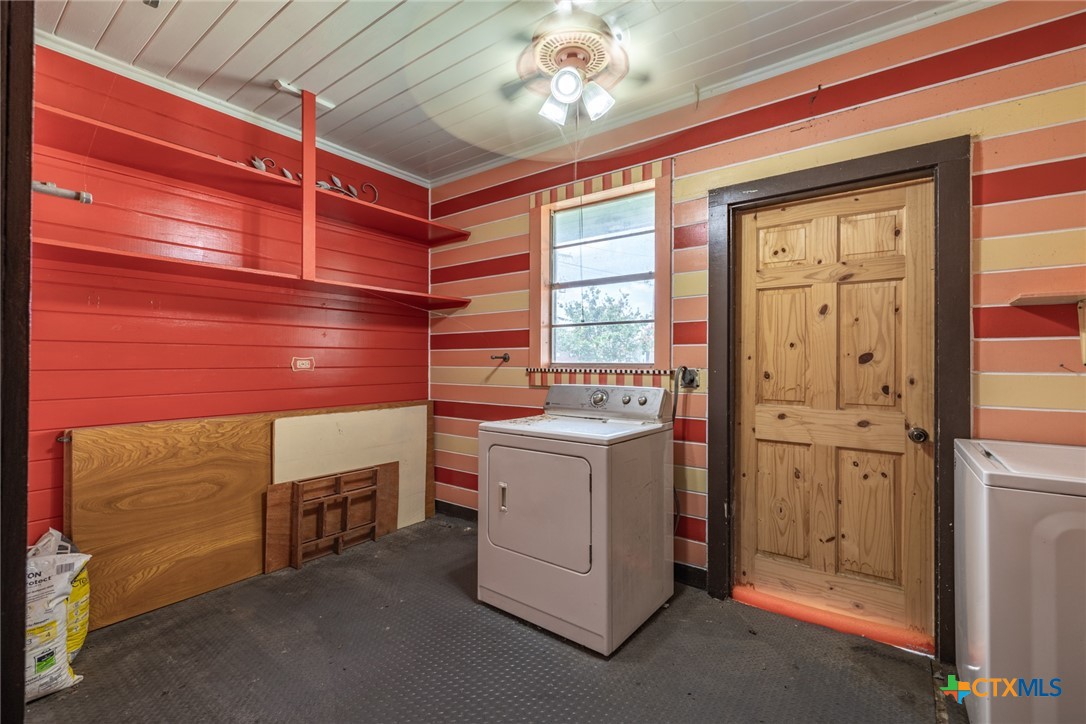 1724 Hickston Street Property Photo 33