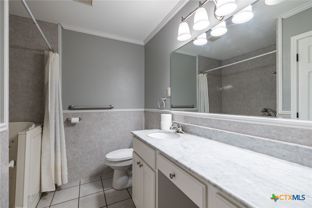1724 Hickston Street Property Photo 41