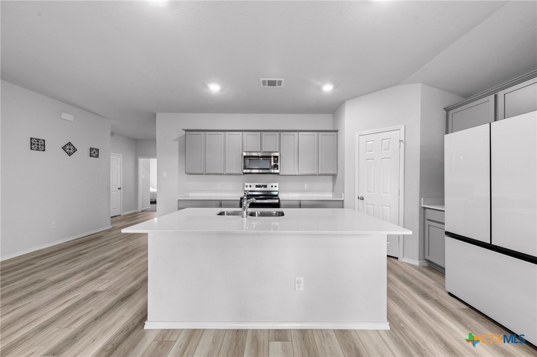 3718 Addison Street Property Photo 5