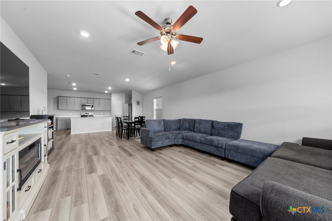 3718 Addison Street Property Photo 11